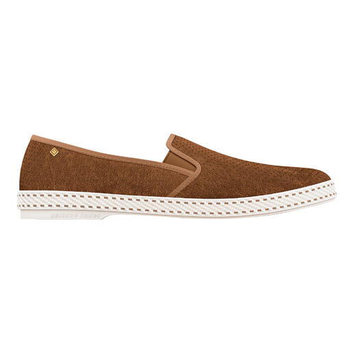 Bronzefarbene Lederslipper in Profilansicht