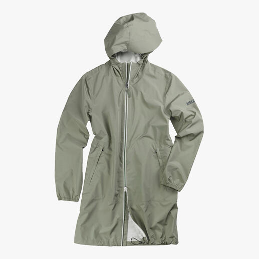 Der Pocket-Parka vom Outdoor-Experten Aigle, Frankreich. Schicker und angezogener als übliche Falt-Regenjacken.