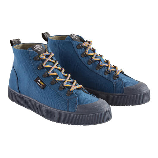 Navy Cordura Sneakers im Paar auf weißem Hintergrund