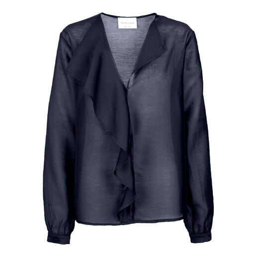 Dunkelblaue Lyocell-Musselin-Bluse mit lässigem Schnitt und drapiertem Kragen auf einem weißen Hintergrund.