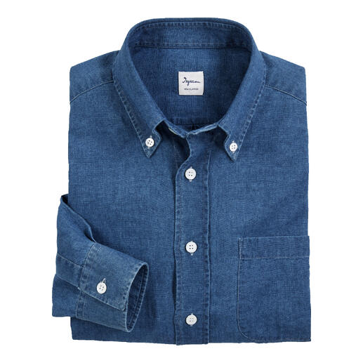 Blaues Leinen-Denim-Hemd, ordentlich gefaltet