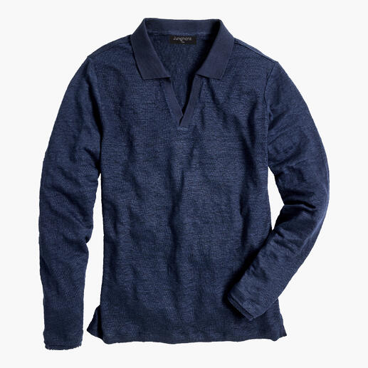 Blaues Langarm-Shirt liegt flach auf einer Oberfläche.