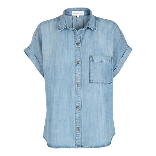 Kurzarm-Soft-Jeansbluse von Bella Dahl in hellem Denim, Größe 34.