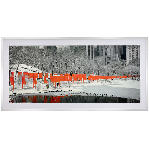 Christo und Jeanne-Claude – The Gates Skyline im Schnee Letzte Exemplare der Edition „The Gates Skyline im Schnee“. Eines der Lieblingsbilder von Christo und Jeanne-Claude. Maße: 111 x 55 cm.