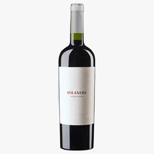 Solanera 2020, Bodegas Castaño, Yecla, Spanien 
            „Das ist mein Favorit! 92 Punkte.“ (Robert Parker)*
            *Robert Parker, Wine Advocate 234, 29.12.2017 über den Jahrgang 2015
        