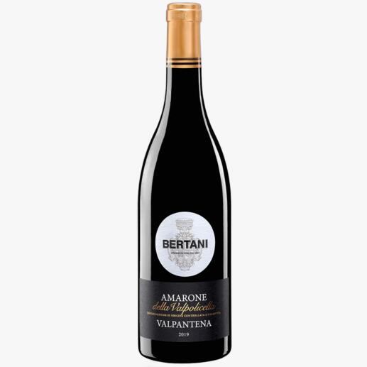 Amarone Valpantena 2019, Bertani, Valpolicella DOCG, Italien 
            Der Amarone von Italiens „Weingut des Jahres“. (Gambero Rosso)*
            *Gambero Rosso - Vini d’Italia 2023
        