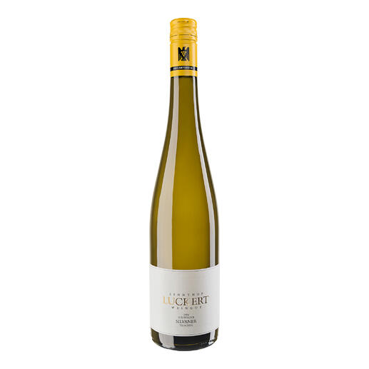 Flasche Sulzfelder Silvaner trocken 2024 mit feuchter Oberfläche.