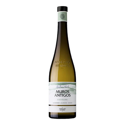 Weinflasche Muros Antigos Escolha 2024 mit elegantem Etikett.