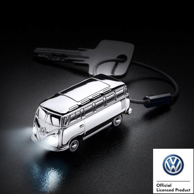 Schlüsselanhängerlicht in Form eines VW Bullis auf einem Tisch.
