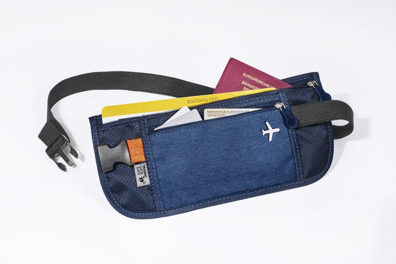 RFID-Travel-Organizer mit Platz für Reisepass und Dokumente.