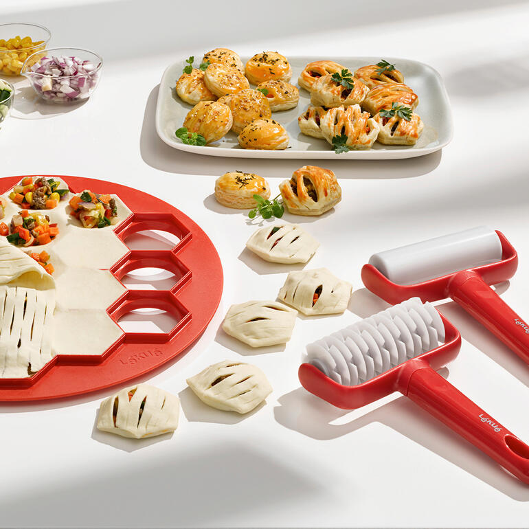 Drei-Teiliges Mini-Pie Backset mit Formen und Zubehör.