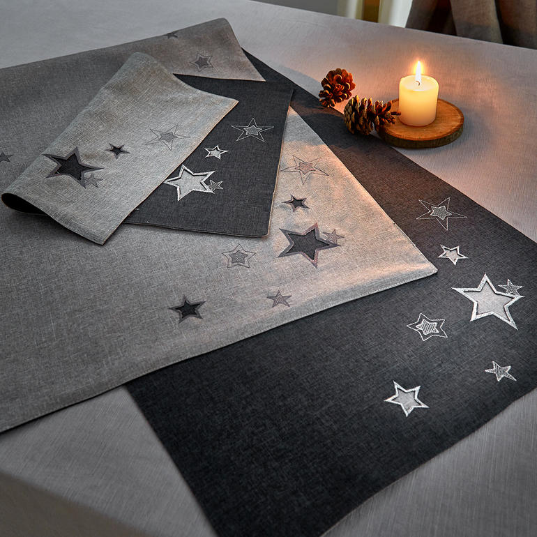 Grau-anthrazitfarbene Tischsets mit Sternmotiven