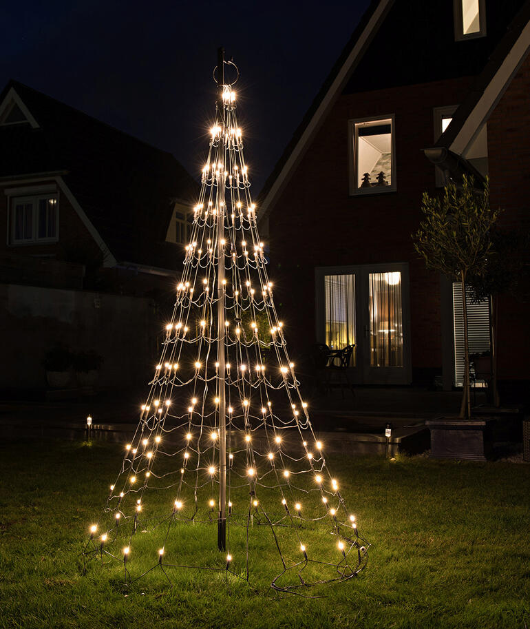 LED-Lichterbaum in einem Garten, nachts beleuchtet.