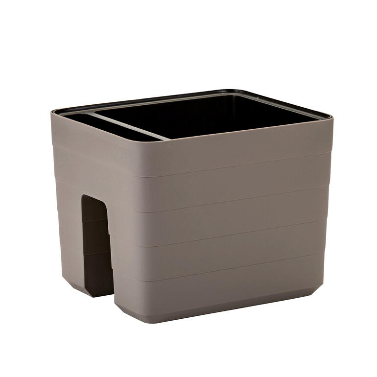 Taupe-farbener Pflanztopf mit Wasserreservoir zum Anbringen an einem Geländer.