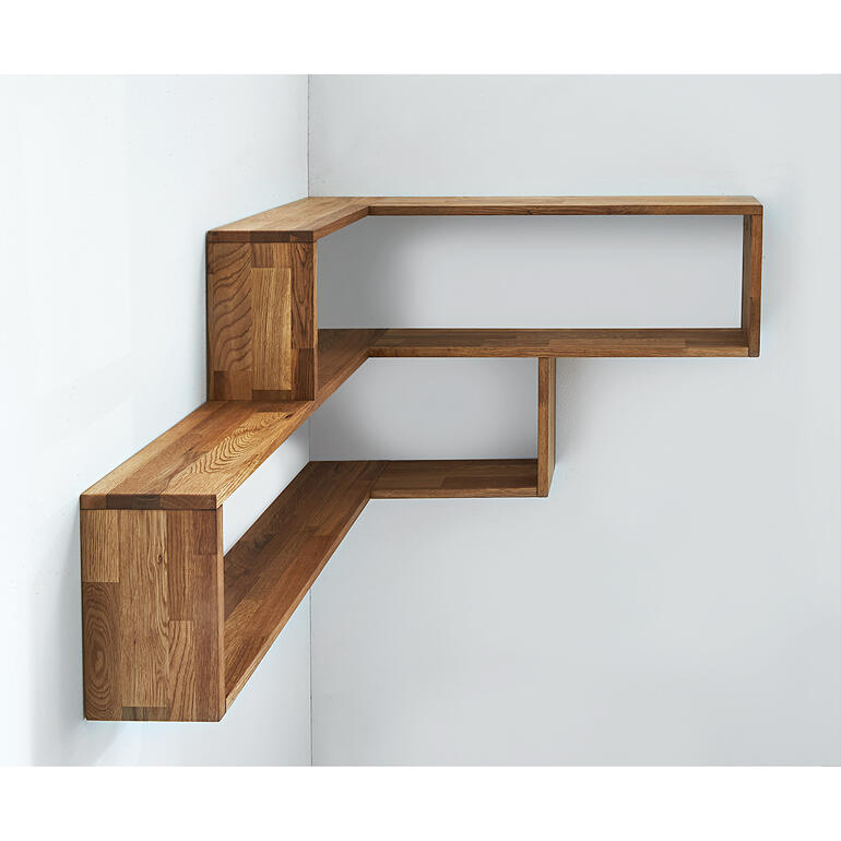 Wand-Eckregal aus Holz in minimalistischer Ausführung, an einer weißen Wand montiert.