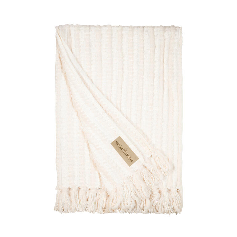 Ecru Strickdecke auf weißem Hintergrund.