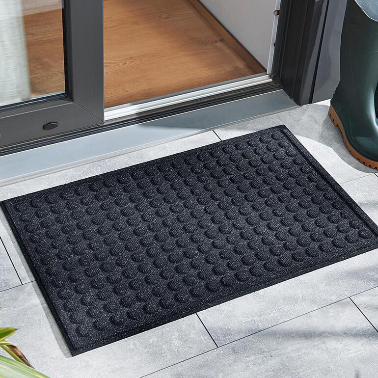 Rechteckige Fußmatte aus recyceltem Gummi, strapazierfähig und rutschfest.