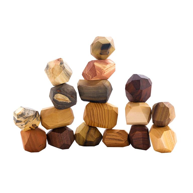 Balancing Stones Stapel von Holzsteinen in verschiedenen Formen und Farben