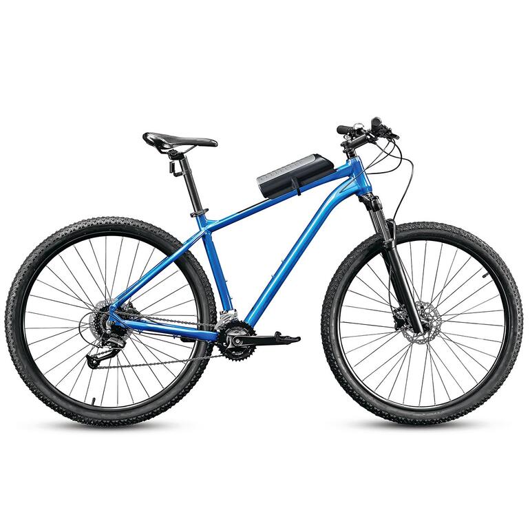 Blaues Mountainbike auf weißem Hintergrund.