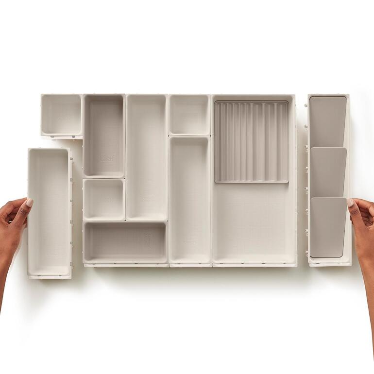 Modularer Make-up Organizer, 12-teilig, auf dem Tisch