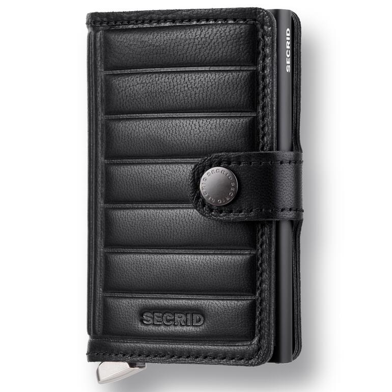 Schwarzes Secrid Mini-Wallet Premium geschlossen auf weißem Hintergrund.