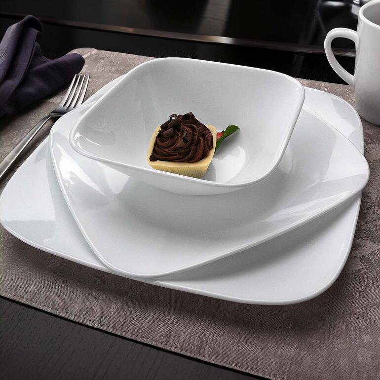 Vitrelle Geschirrset in Pure White, bestehend aus mehreren Tellern und einer Schale.