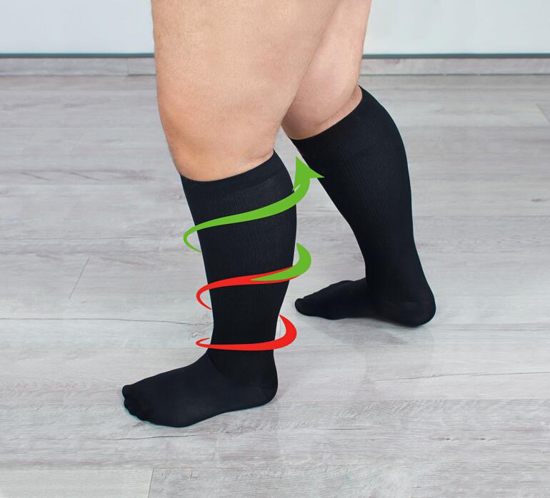 Schwarz gestrickte Stütz-Kniestrümpfe XL, angewendet