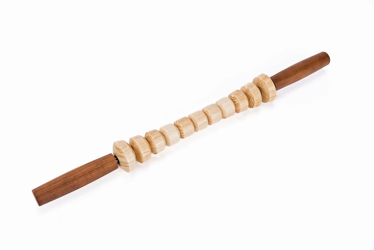 Eschenholz-Faszienstab Eschenholz-Faszienstab mit verschieden großen Holzscheiben.