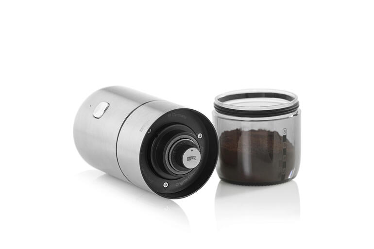 Je Mahlgang Bohnen für bis zu 5 Tassen (abhängig von Tassengröße und Kaffeestärke). Akku-Kaffeemühle aus Edelstahl mit transparentem Behälter.