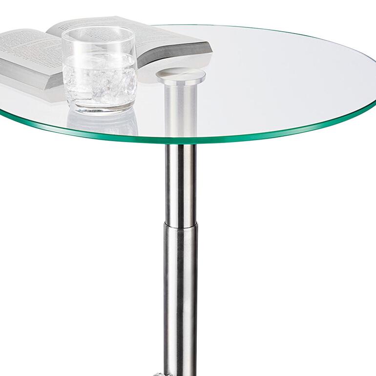 Oberansicht eines Glas-Beistelltischs mit Buch und Glas.