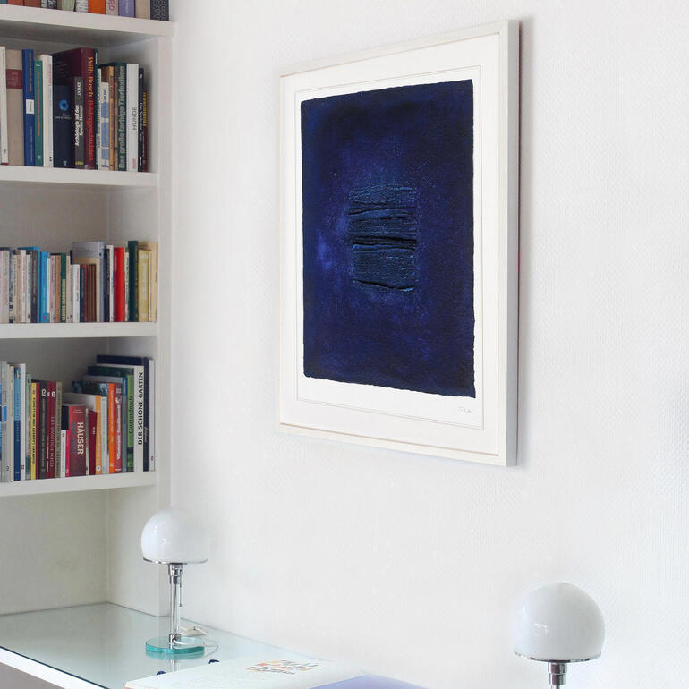 Kunstwerk von André Schweers hängt an einer Wand in einem Raum