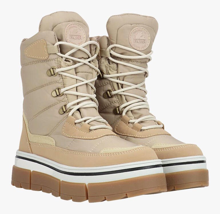 Beige Pajar Ice-Gripper-Boots stehen ohne Hintergrund.