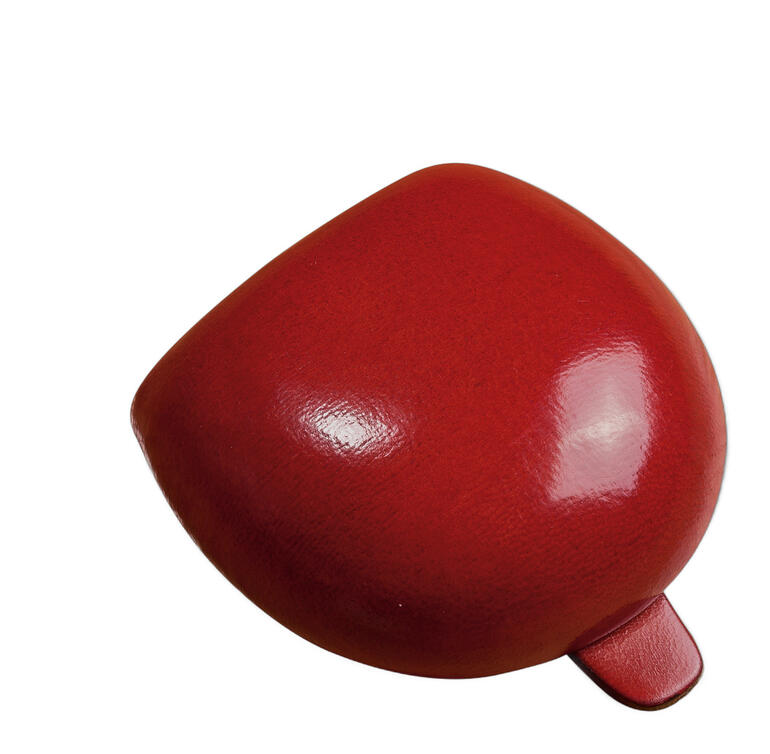 Il Bussetto Münzbeutel in roter Farbe, glatt und rund.