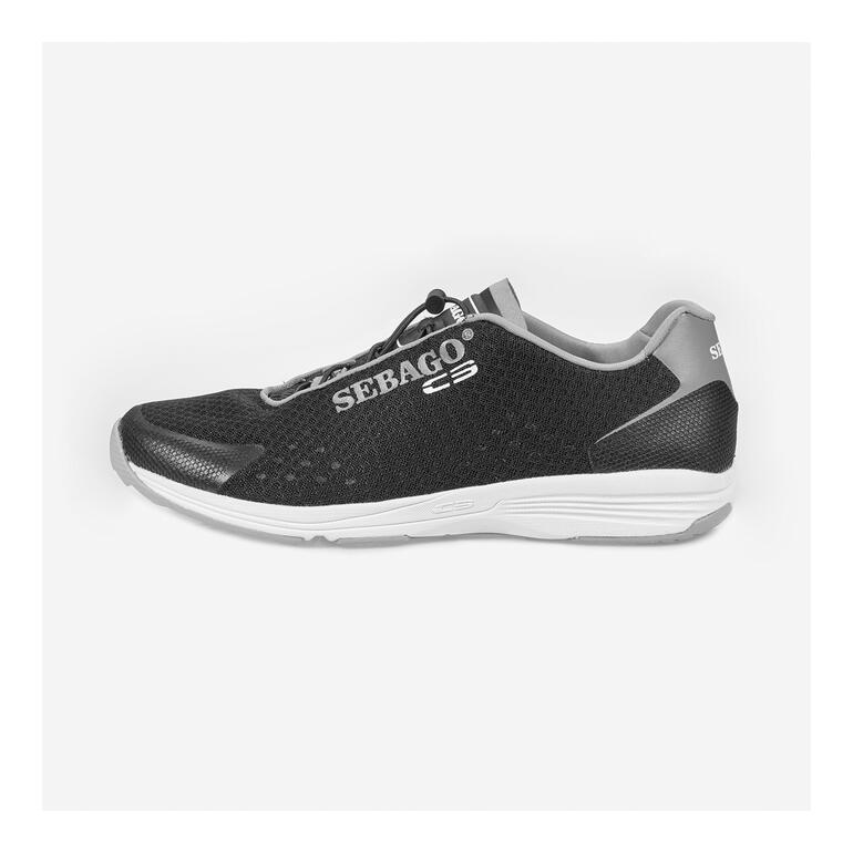 Seitenansicht eines Sebago Herren Wet-Sneakers mit Logo und grauem Akzent.