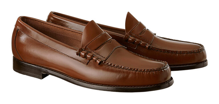 Braune Pennyloafer von G.H. Bass, Vorderansicht auf weißem Hintergrund.