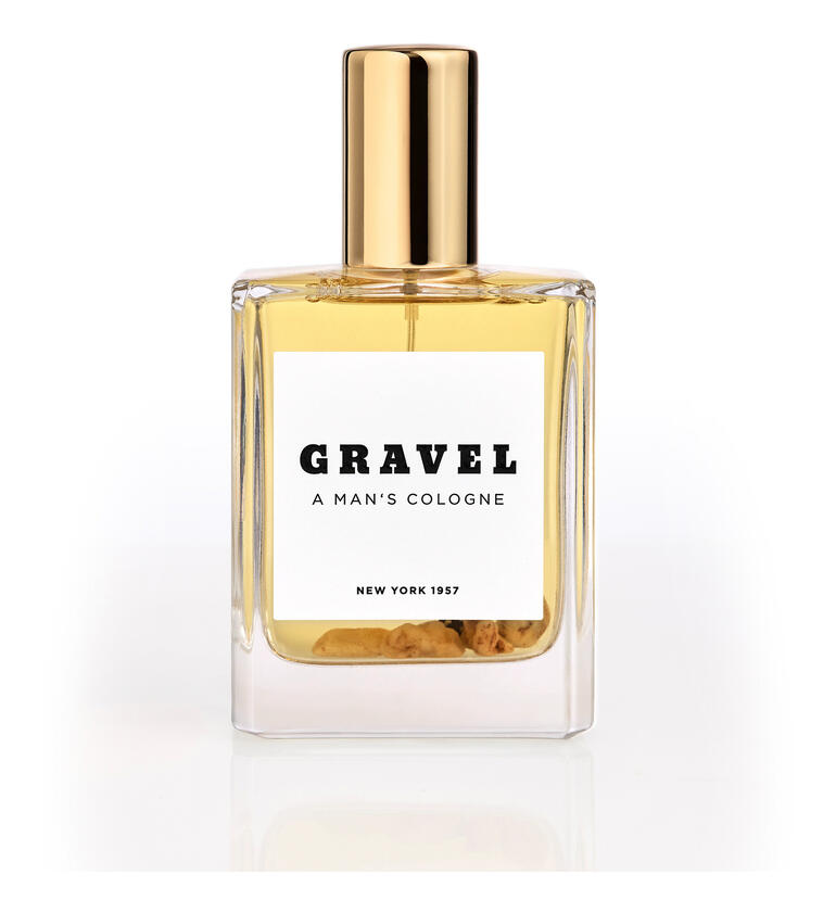 Gravel Eau de Parfum Spray mit goldfarbenem Verschluss auf weißem Hintergrund
