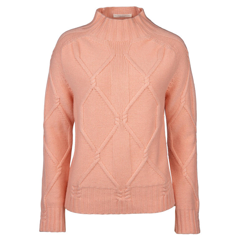 Vorderansicht eines pinkfarbener Strickpullovers mit Zopfmuster.