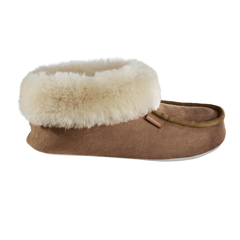 Lammfellstiefel in braun mit weichem, flauschigem Innenfutter.