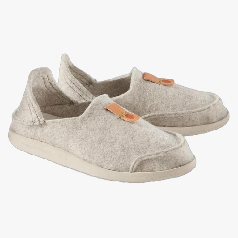 Satorisan Filzhausschuhe Uwabaki in hellgrau, paaransicht.