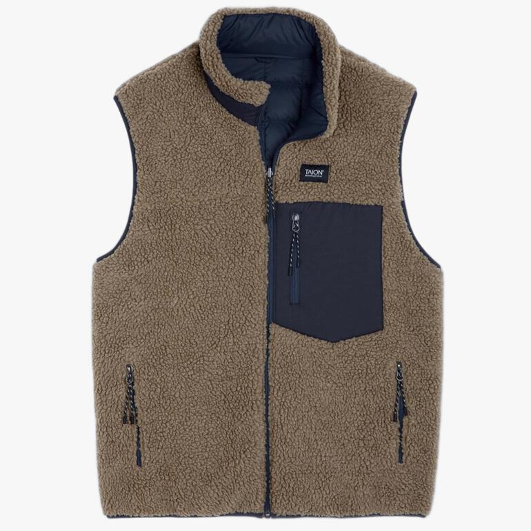 Taion Daunen-Wendeweste in beige, Vorderansicht, mit Tasche.