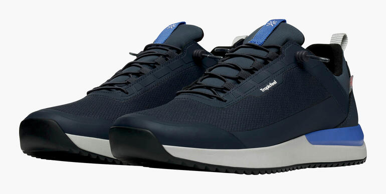 Tropicfeel Sneaker in Dunkelblau mit schwarzen und grauen Akzenten.