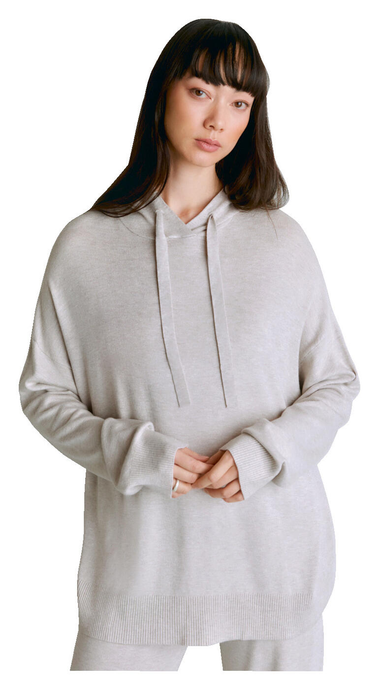 Lyocell/Kaschmir-Hoodie Frau in hellgrauem Lyocell/Kaschmir-Hoodie mit Kapuze auf weißem Hintergrund.