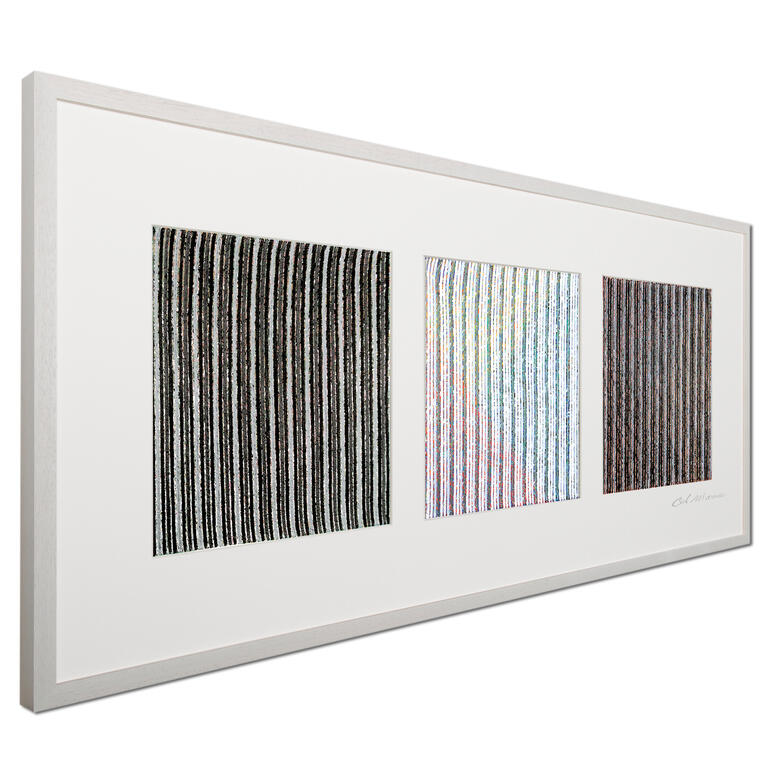 Drei monochrome Quadrate in Schwarz, Weiß und Grau.