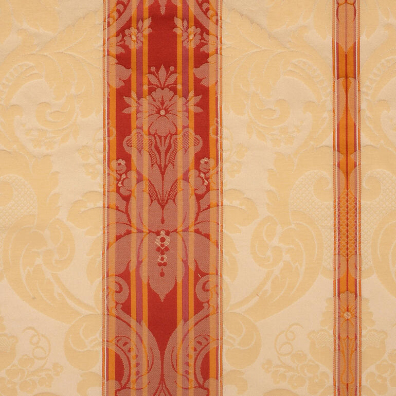 Vorhang Le Roi - 1 Stück Stoffmuster mit floralem und gestreiftem Design in warmen Tönen.