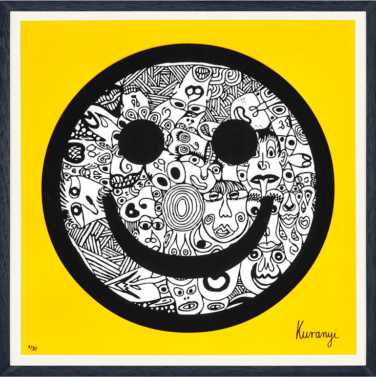 Smiley-Gesicht in schwarz-weiß auf gelbem Hintergrund.