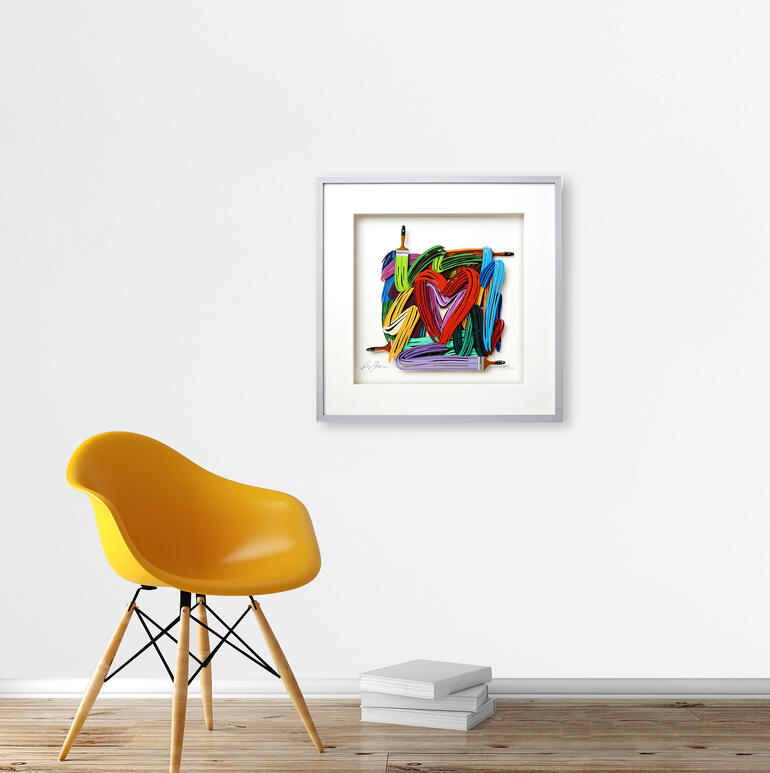 Buntes Kunstwerk namens 'Touching Heart' von David Gerstein, gerahmt an einer Wand.