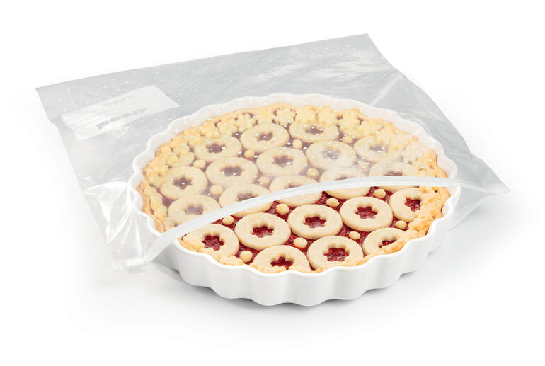 Tarte in transparenter Verpackung mit fruchtiger Füllung.