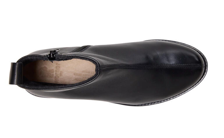 Detailansicht der Werner Minimal-Stiefelette in schwarz von oben.