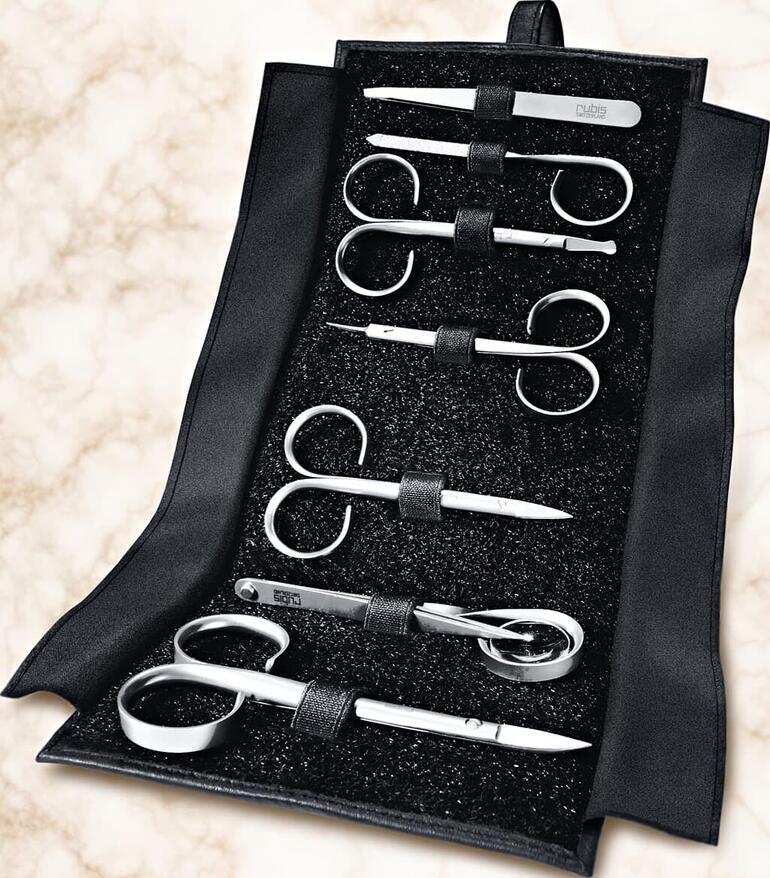 Sieben-teiliges Manikür-Set in schwarzem Etui.