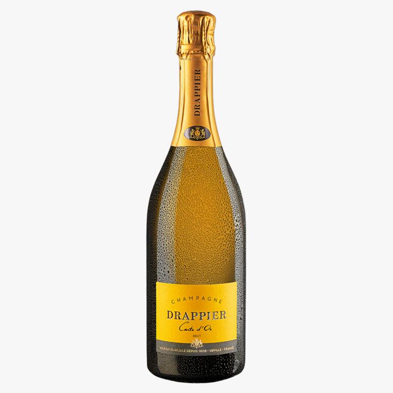 Flasche Drappier Brut Carte d’Or mit goldenem Etikett und prickelndem Inhalt.